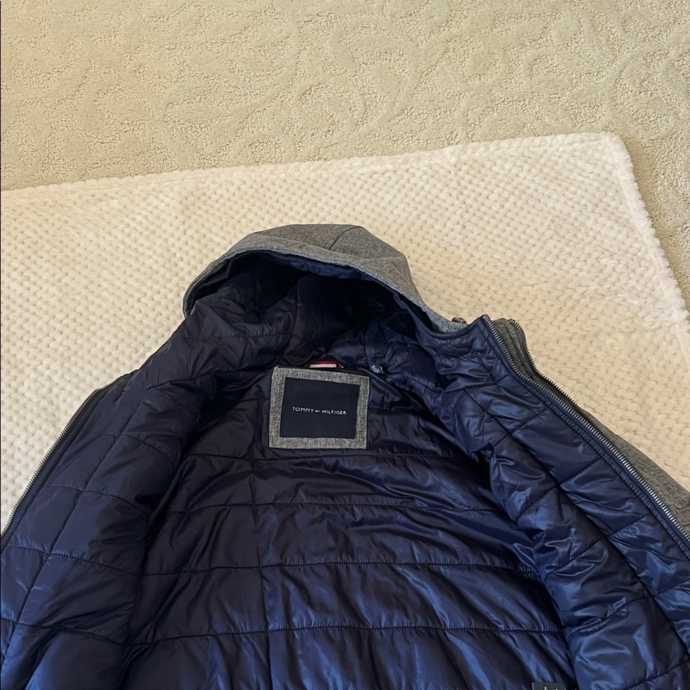 Tommy Hilfiger Men’d Gray Hooded Jacket - Picture 4 of 4